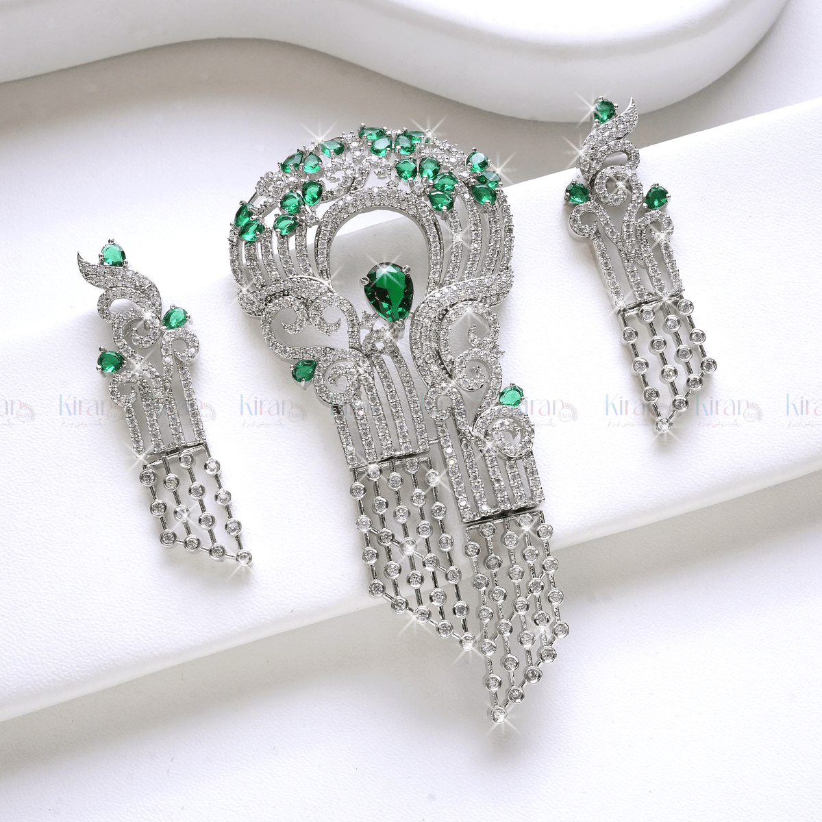 Sparkling Green Rhinestone Brooch Set