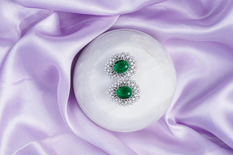 Pair of earrings with green gemstones 